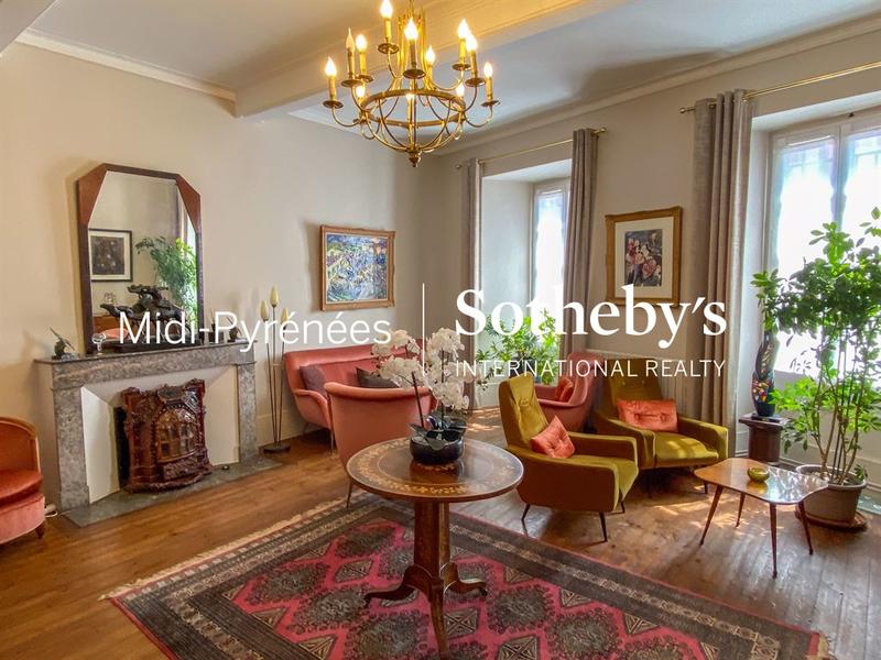 Maison - 450 m² - 11 pièces