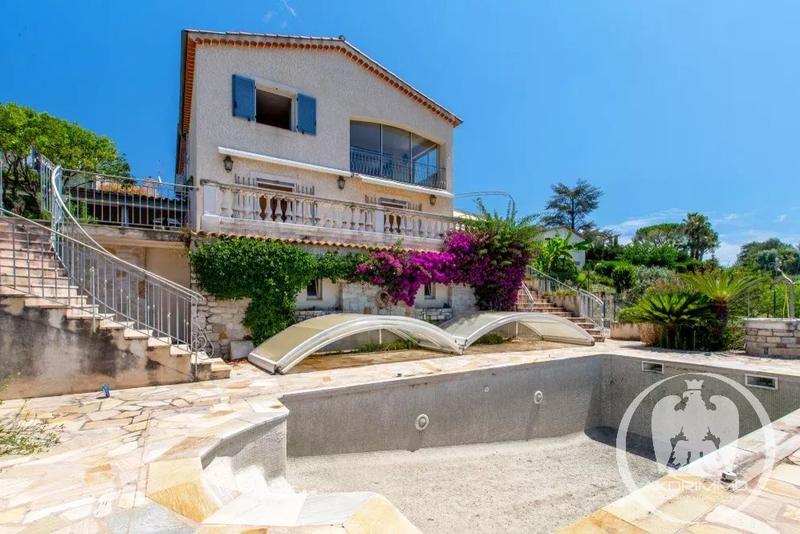 Villa - 181 m² - 7 pièces