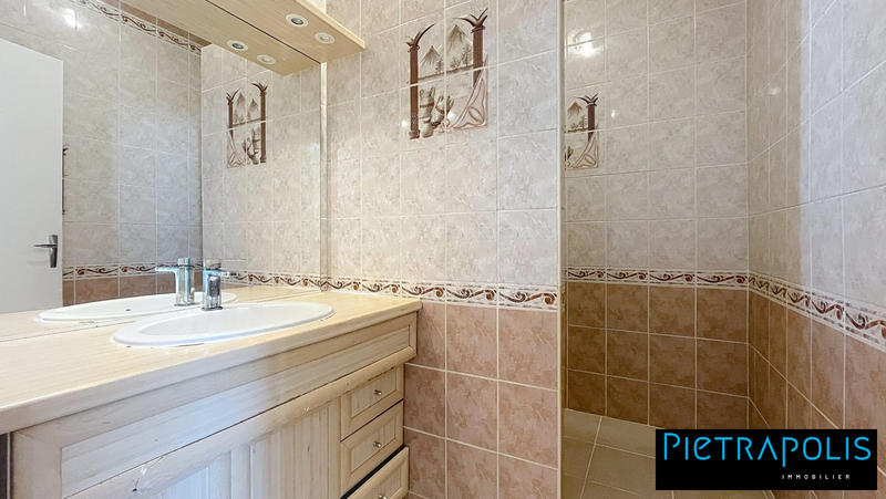 Appartement - 97 m² - 3 pièces