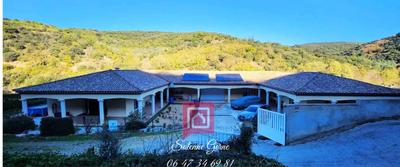 Villa - 248 m² - 9 pièces