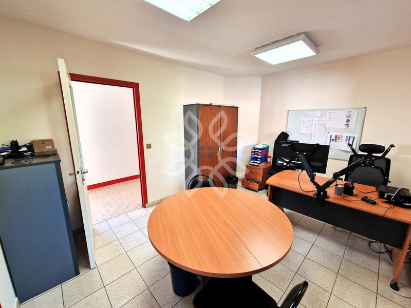 Bureau - 250 m² - 7 pièces