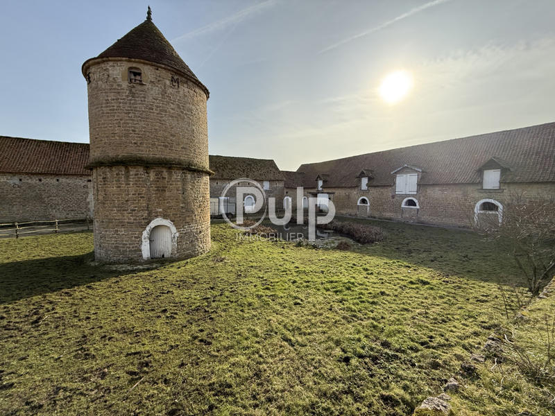 Demeure - 318 m² - 8 pièces