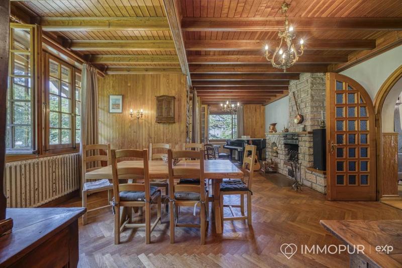 Propriété - 200 m² - 12 pièces