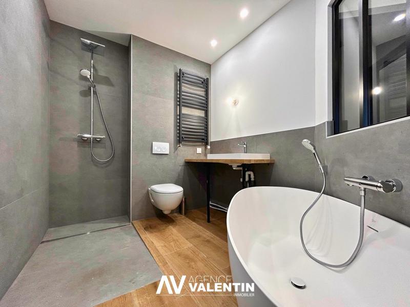 Maison - 221 m² - 9 pièces