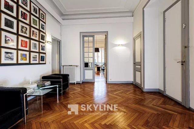 Appartement - 247 m² - 5 pièces