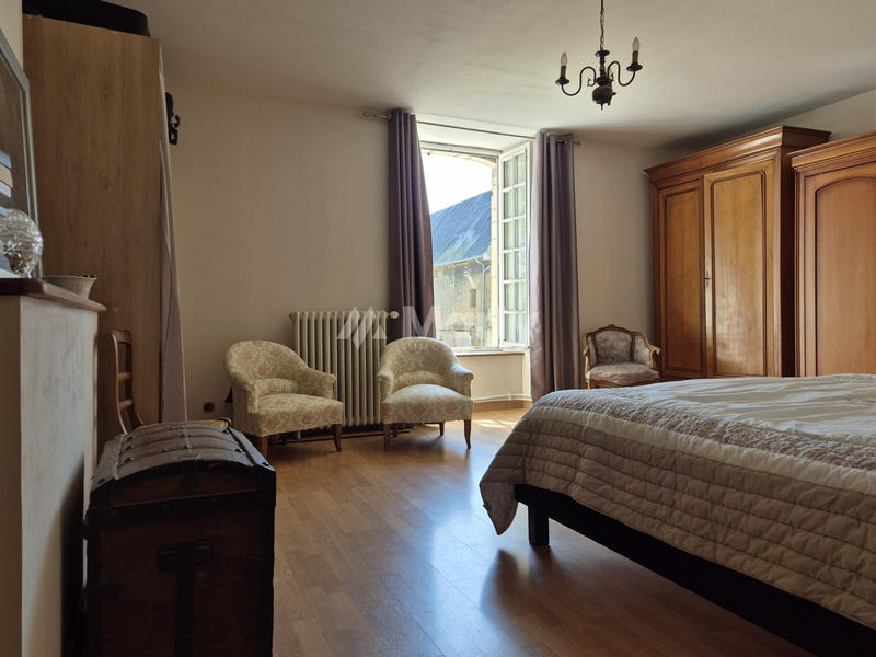 Maison ancienne - 268 m² - 7 pièces