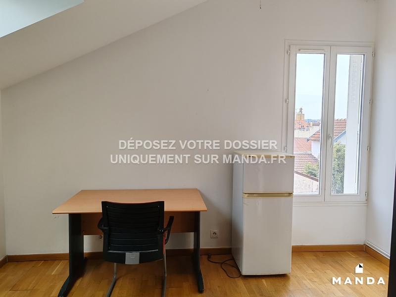 Chambre - 11 m² - 5 pièces