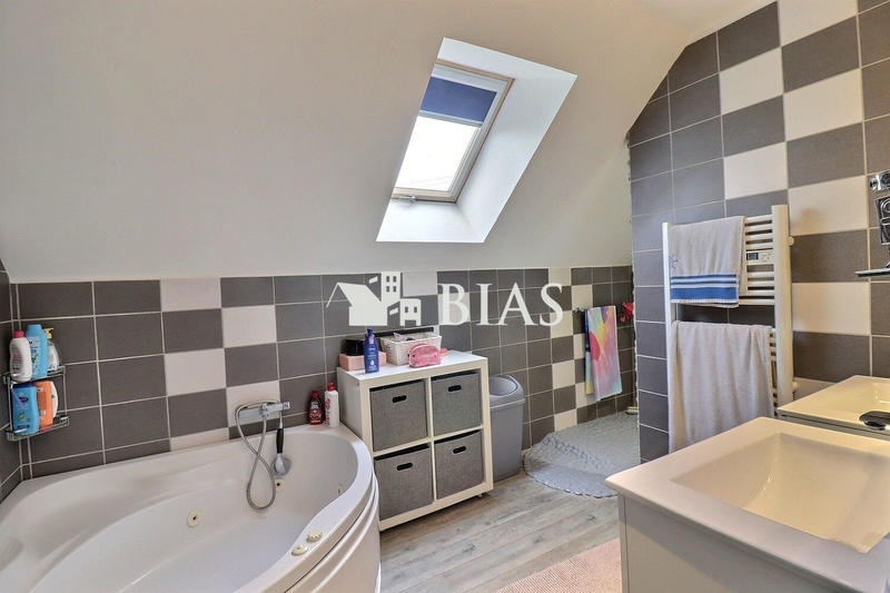 Maison contemporaine - 230 m² - 7 pièces