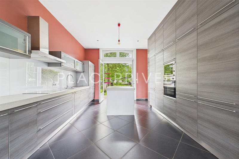 Maison - 320 m² - 10 pièces