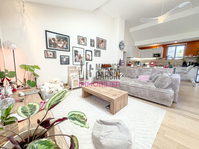 Maison - 260 m² - 10 pièces