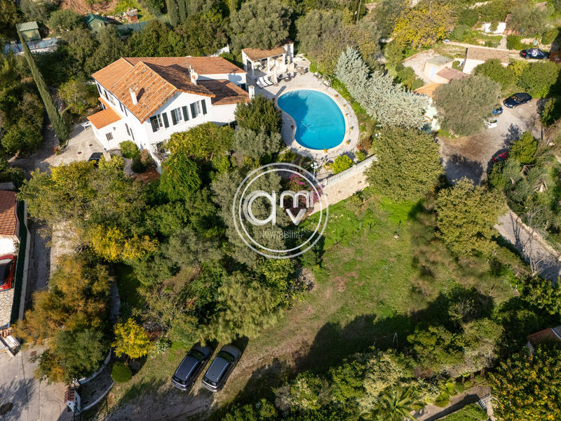 Villa - 326 m² - 11 pièces