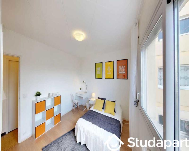 Chambre - 120 m² - 1 pièce