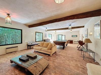 Propriété - 650 m² - 14 pièces