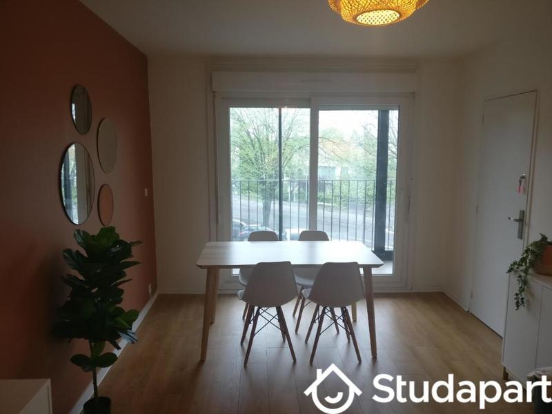 Chambre - 10 m² - 1 pièce