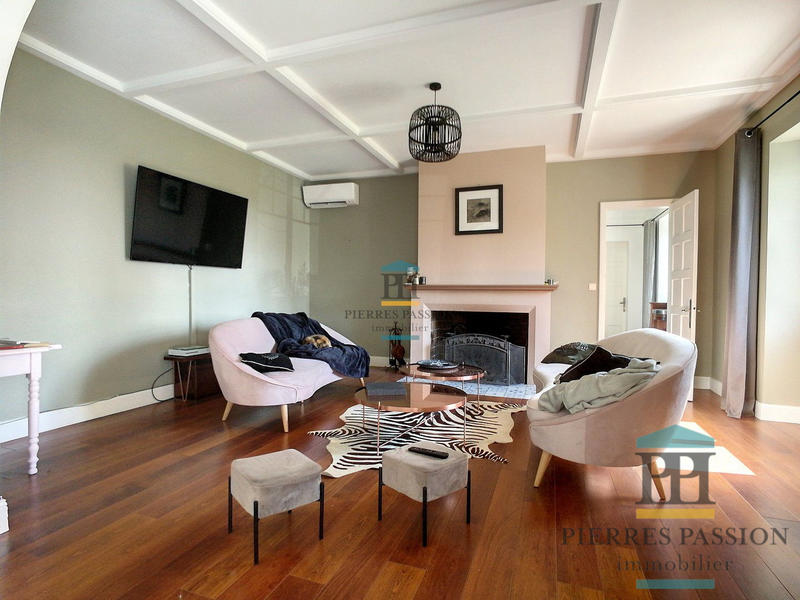 Maison ancienne - 232 m² - 9 pièces