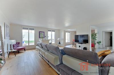 Maison - 227 m² - 8 pièces