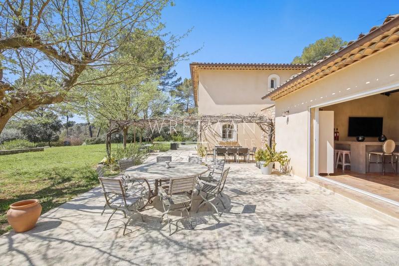 Villa - 260 m² - 10 pièces
