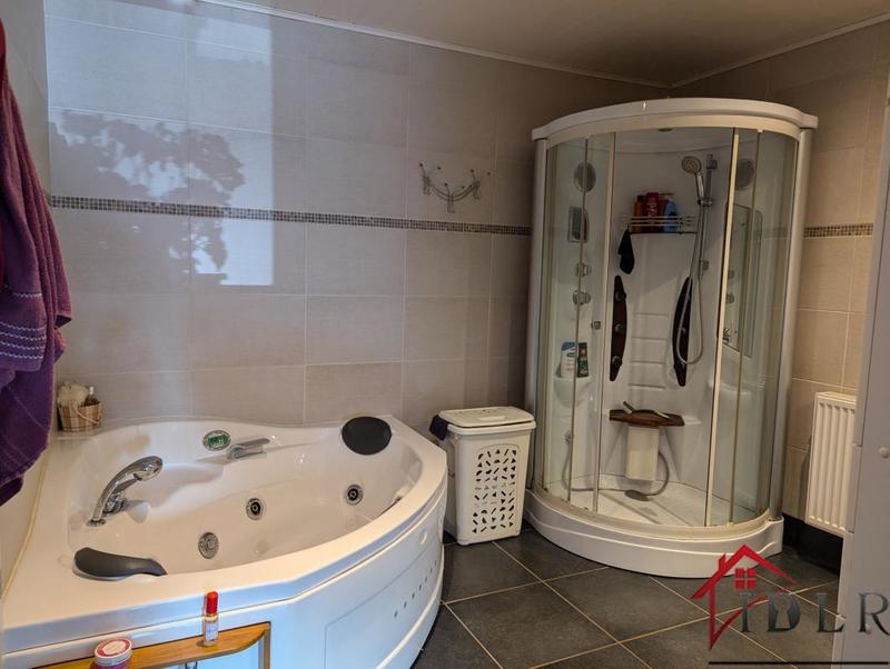 Maison - 198 m² - 8 pièces