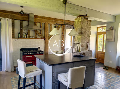 Maison ancienne - 137 m² - 3 pièces