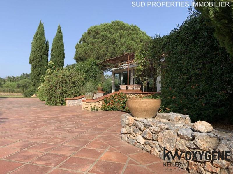 Mas - 214 m² - 8 pièces