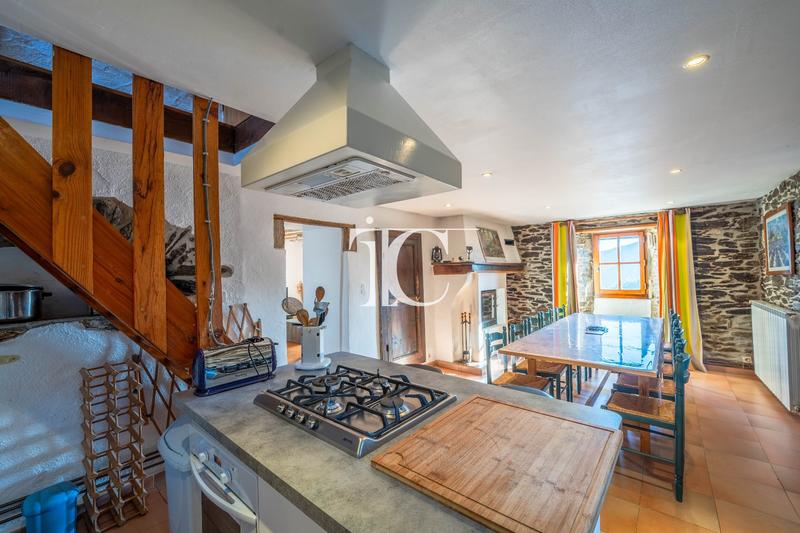 Propriété - 296 m² - 14 pièces