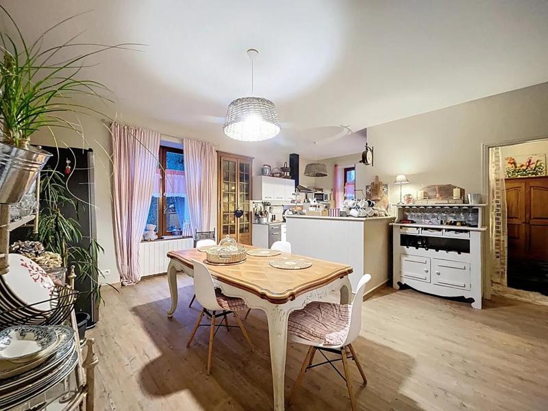 Maison - 310 m² - 11 pièces