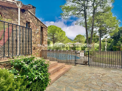 Maison - 300 m² - 11 pièces