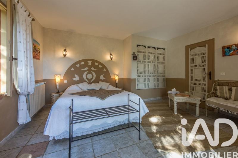 Maison - 402 m² - 12 pièces