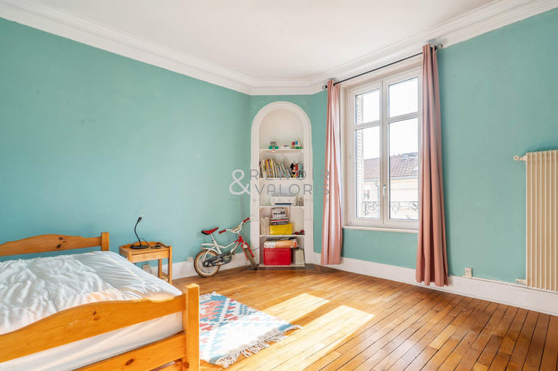 Appartement - 98 m² - 5 pièces