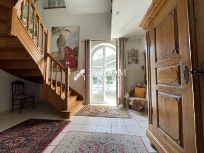 Propriété - 233 m² - 9 pièces