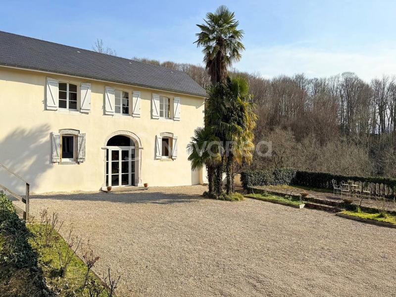 Propriété - 490 m² - 12 pièces