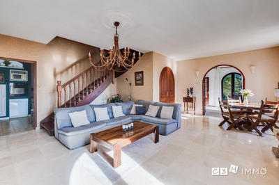 Maison - 218 m² - 7 pièces