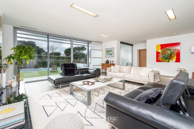 Maison - 313 m² - 8 pièces