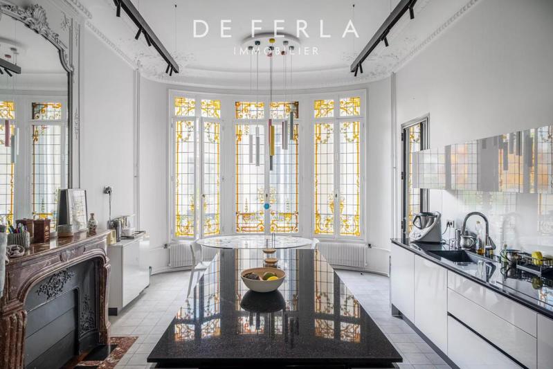 Appartement - 190 m² - 5 pièces