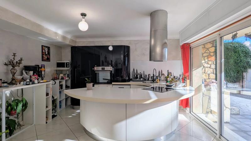 Appartement - 180 m² - 5 pièces