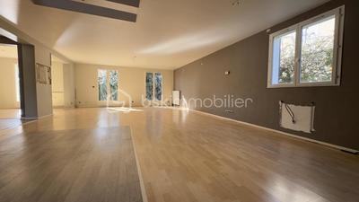 Maison - 230 m² - 8 pièces