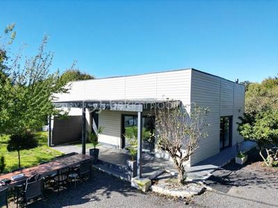 Maison - 97 m² - 5 pièces