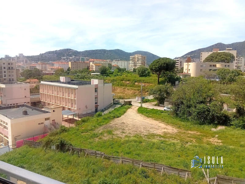 Appartement - 79 m² - 4 pièces