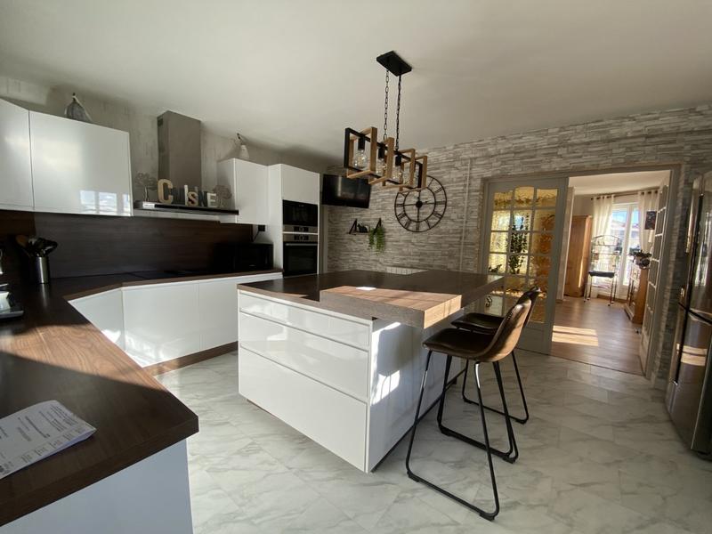 Maison - 215 m² - 8 pièces