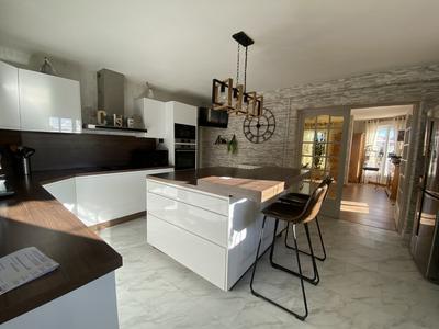 Maison - 215 m² - 8 pièces