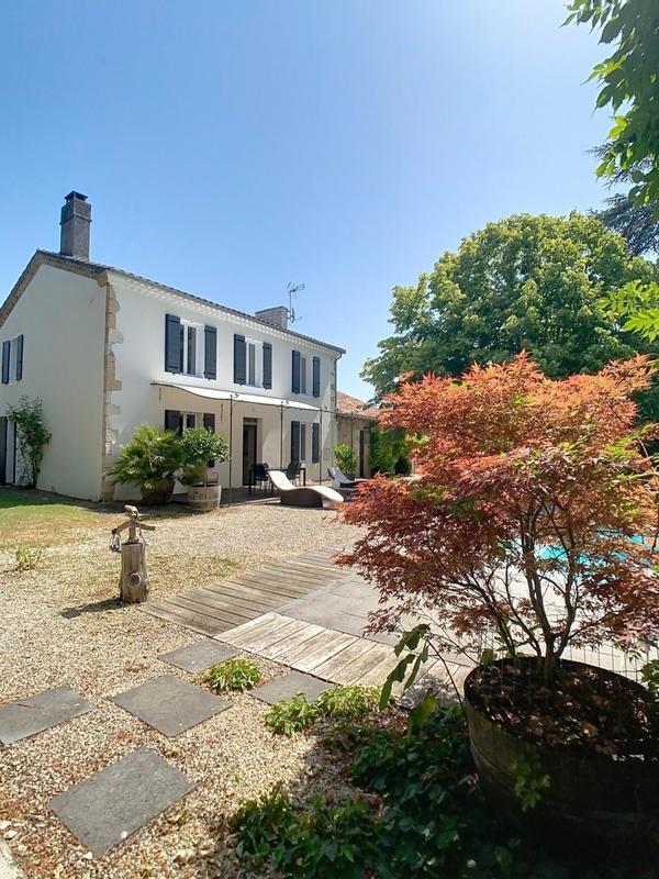 Maison - 231 m² - 10 pièces