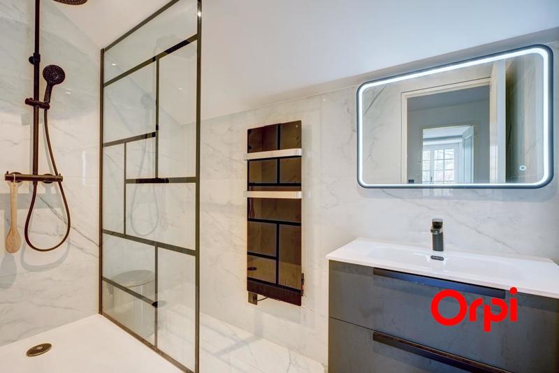 Maison - 242 m² - 8 pièces