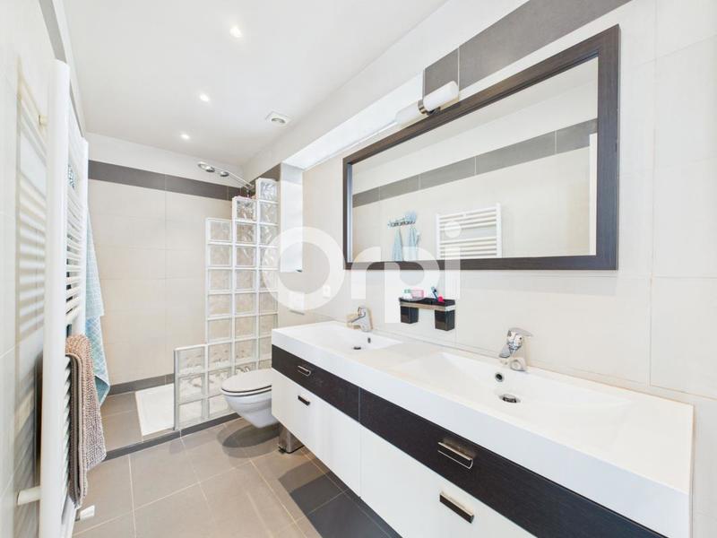 Villa - 260 m² - 5 pièces