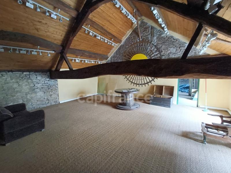 Maison - 398 m² - 8 pièces