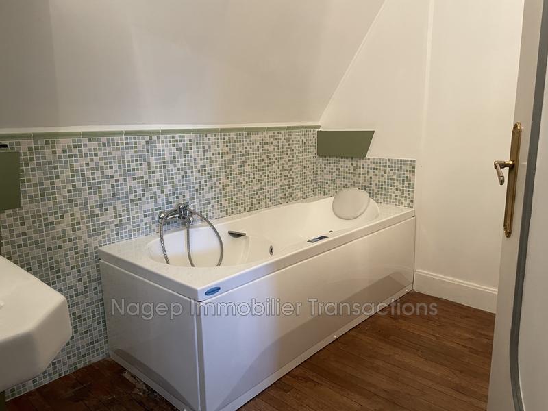 Maison - 206 m² - 9 pièces