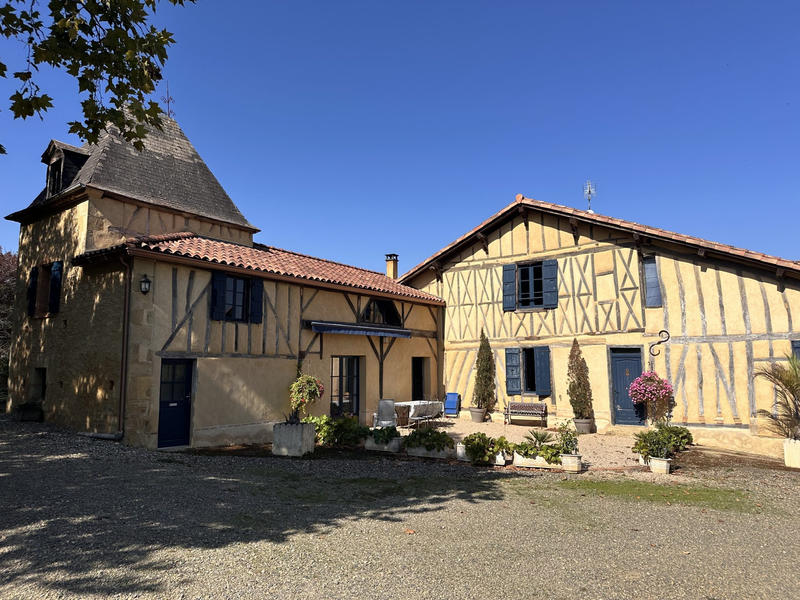 Maison - 375 m² - 17 pièces