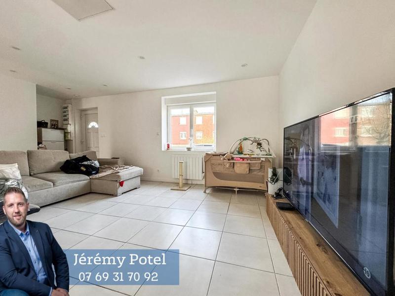 Maison - 99 m² - 5 pièces