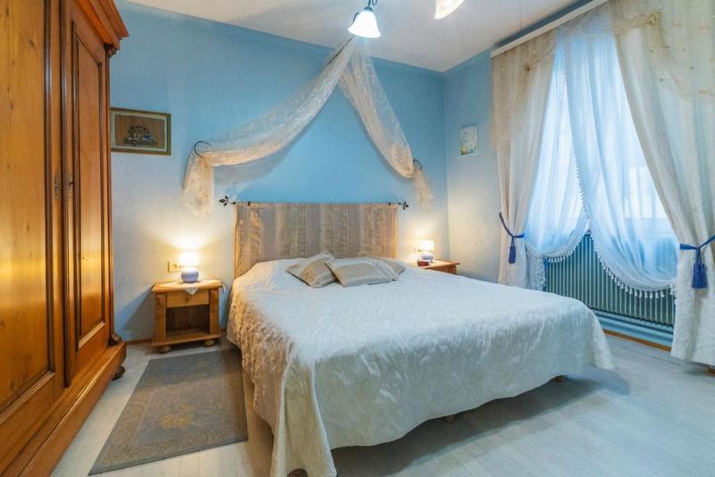 Maison - 1 000 m² - 25 pièces