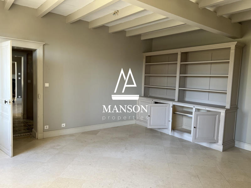 Maison - 350 m² - 10 pièces