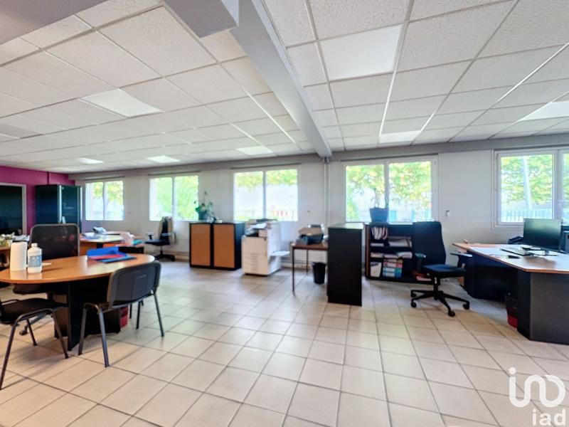 Local commercial - 3 700 m²